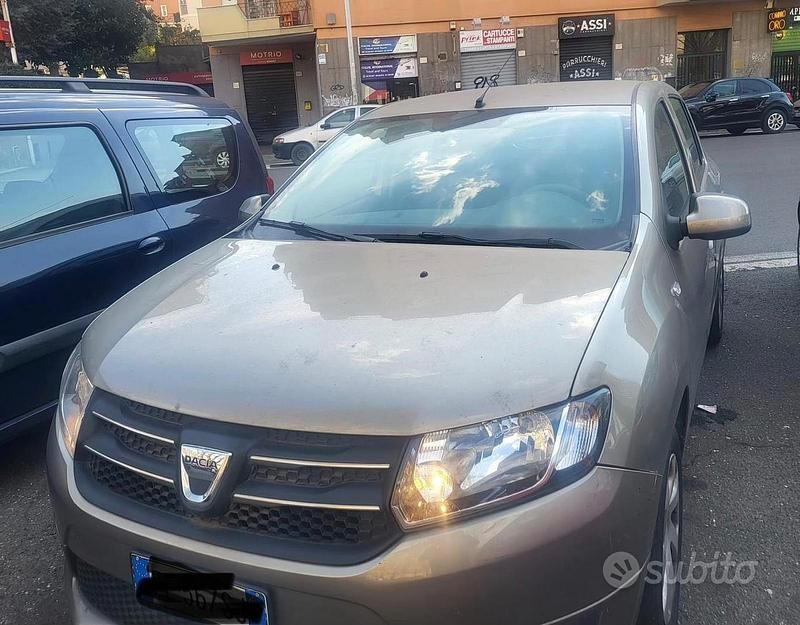 Usata Dacia Sandero Lauréate 75 CV (55 kW) 2016 Grigio Utilitaria