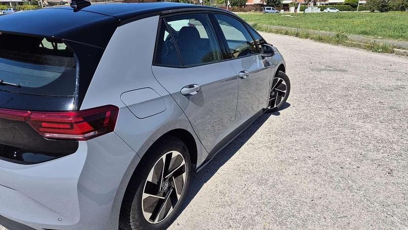 Usata VW ID.3 Active 69 kW (95 CV) 2023 Grigio Utilitaria