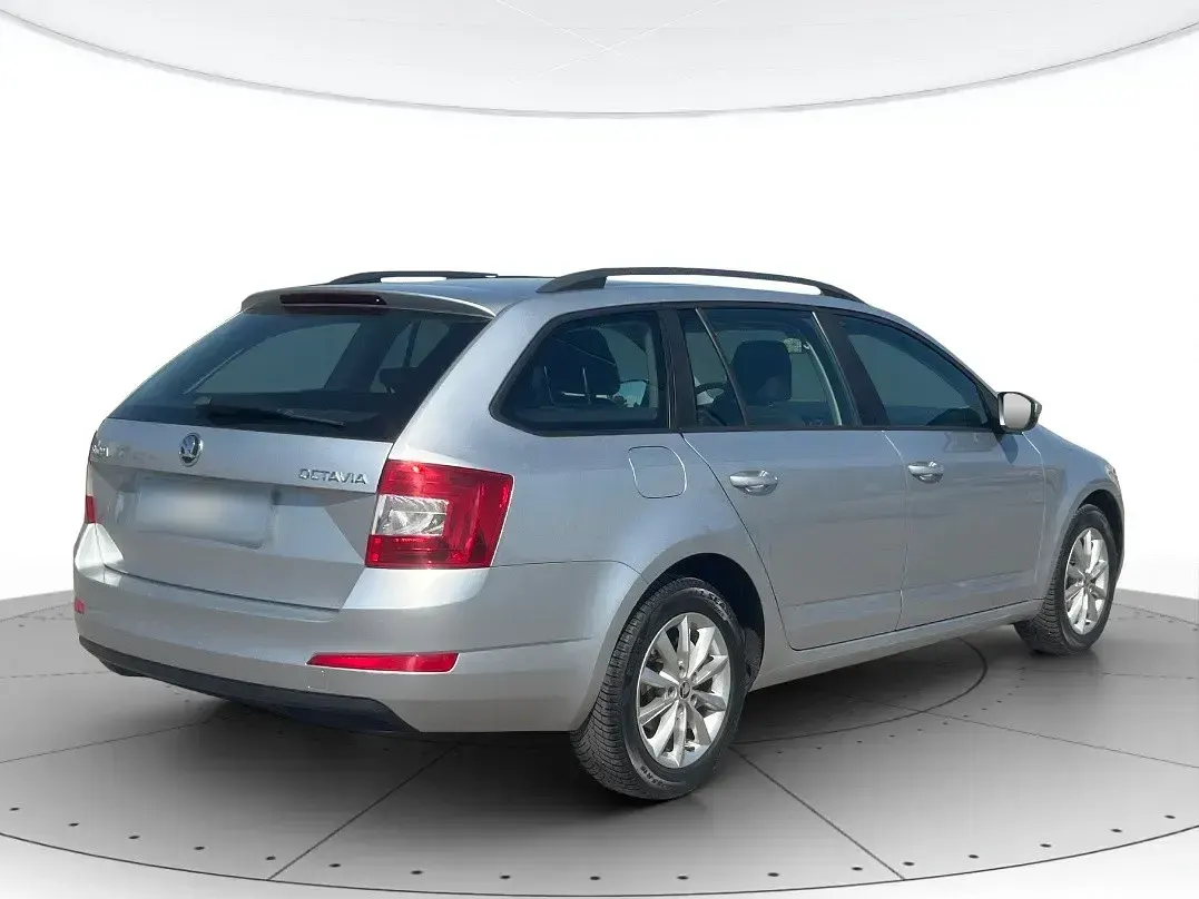 Begagnad Skoda Octavia Executive 105 HK (77 kW) 2014 Grå Kombi