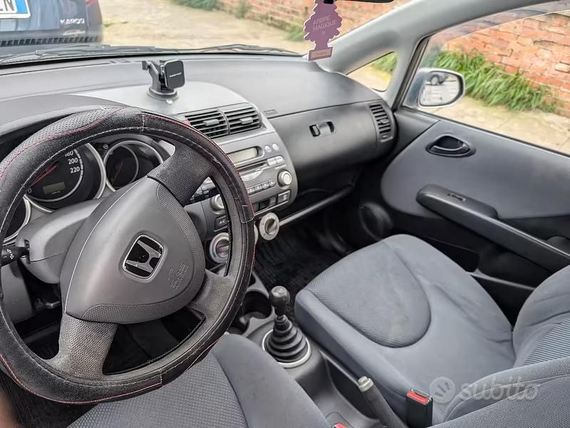 Usata Honda Jazz 78 CV (57 kW) 2006 Utilitaria