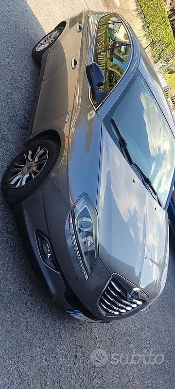 Usata Lancia Delta 120 CV (88 kW) 2012 Grigio Utilitaria