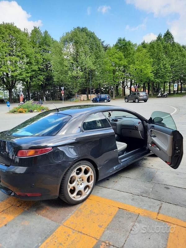 Begagnad Alfa Romeo GT 150 HK (110 kW) 2006 Svart Sportkupé