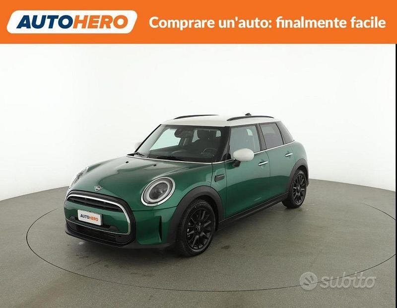 Begagnad Mini Cooper Essential 2023 Grön Halvkombi