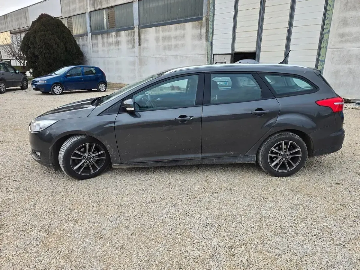 Usata Ford Focus Titanium 120 CV (88 kW) 2017 Marrone Station wagon
