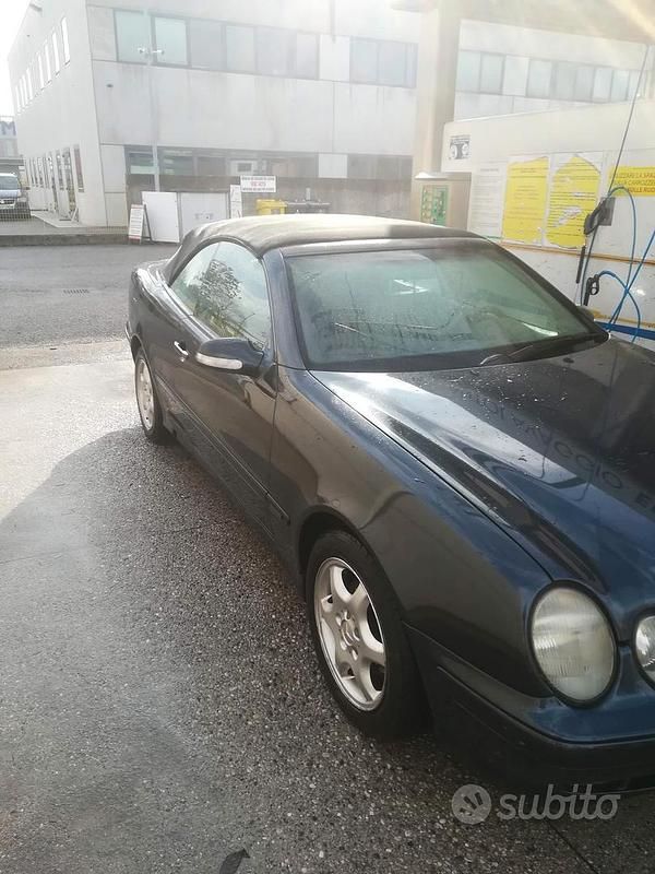 Usata Mercedes CLK200 192 CV (141 kW) 2000 Blu Cabrio