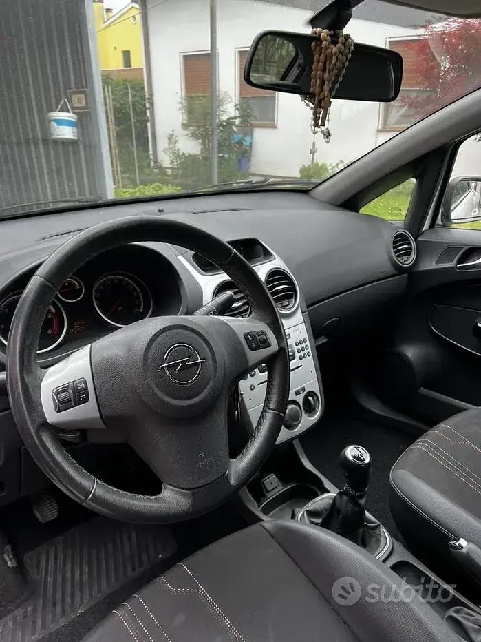 Usata Opel Corsa 75 CV (55 kW) 2012 Bianco Utilitaria
