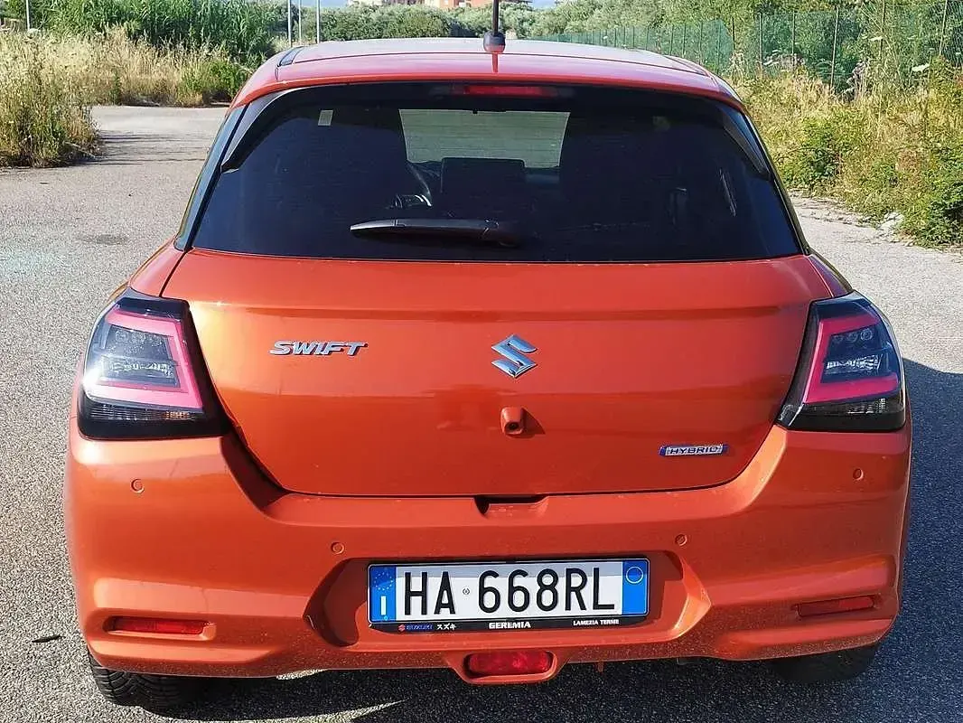 Usata Suzuki Swift 82 CV (60 kW) 2025 Arancione Utilitaria