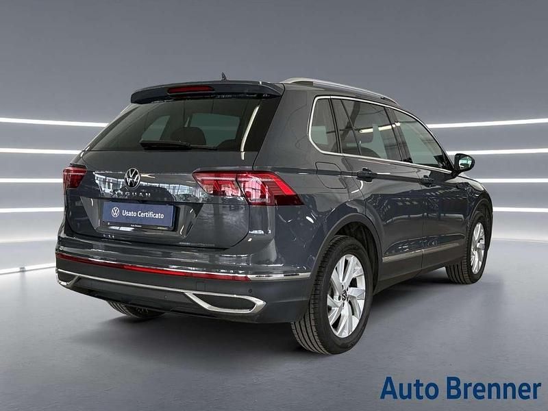 Usata VW Tiguan Elegance 150 CV (110 kW) 2023 Dolphine grau SUV