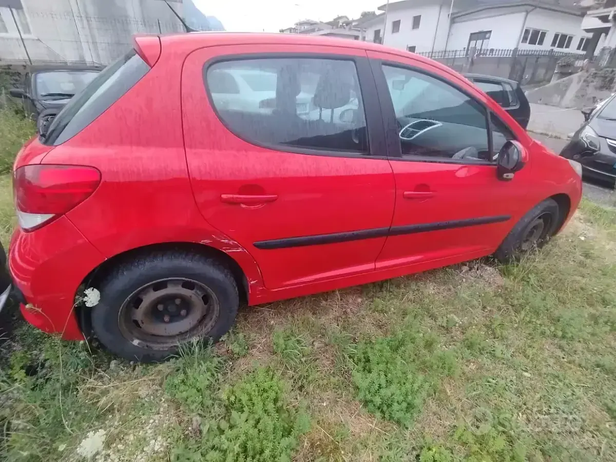 Usata Peugeot 207 73 CV (53 kW) 2010 Rosso Utilitaria