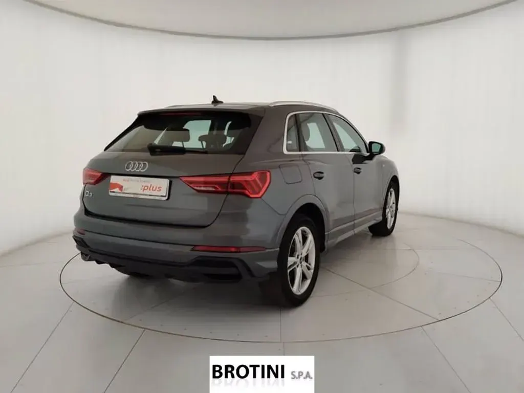 Usata Audi Q3 S-Line 150 CV (110 kW) 2023 Grigio metallizzato SUV