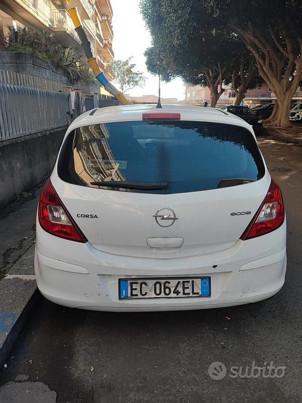 Usata Opel Corsa 75 CV (55 kW) 2010 Bianco Berlina
