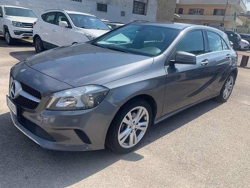 Usata Mercedes A180 109 CV (80 kW) 2016 Grigio Berlina