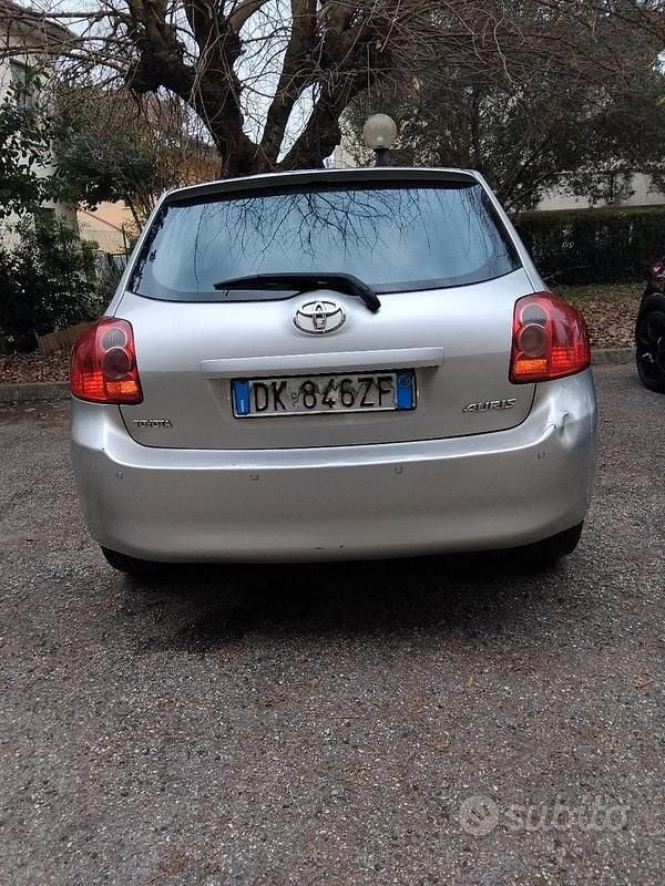 Usata Toyota Auris 177 CV (130 kW) 2007 Grigio Berlina