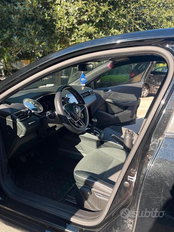 Usata Renault Clio V 90 CV (66 kW) 2021 Nero Berlina