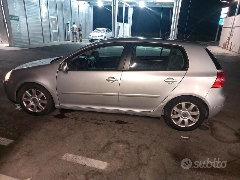 Grigio Usata 2007 VW Golf V Tre volumi | 2300 € (Buon prezzo) - Immagine 1/4