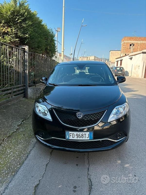 Usata Lancia Ypsilon 69 CV (50 kW) 2016 Utilitaria