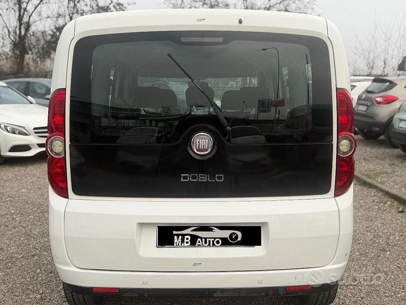 Usata Fiat Doblò 90 CV (66 kW) 2012 Bianco Monovolume