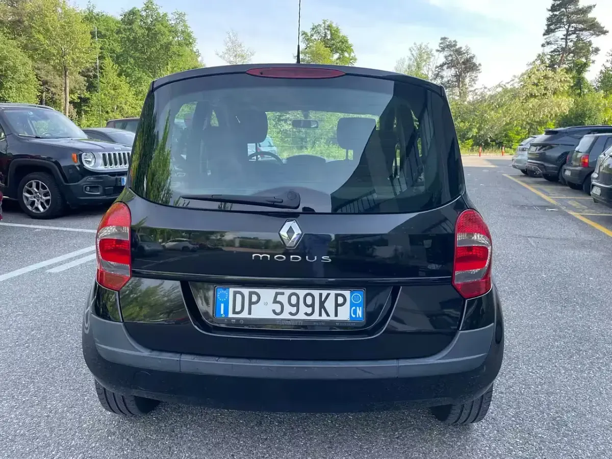 Usata Renault Modus Dynamique 75 CV (55 kW) 2008 Grigio Monovolume