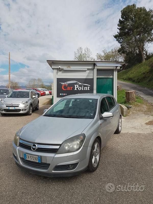 Usata Opel Astra Elegance 101 CV (74 kW) 2005 Grigio Berlina