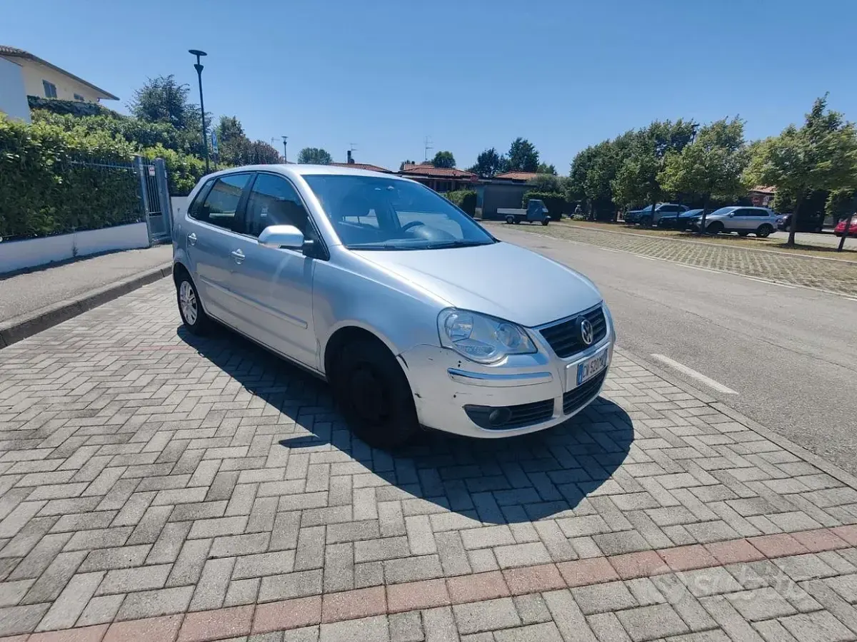 Usata VW Polo Comfortline 69 CV (50 kW) 2005 Grigio Utilitaria