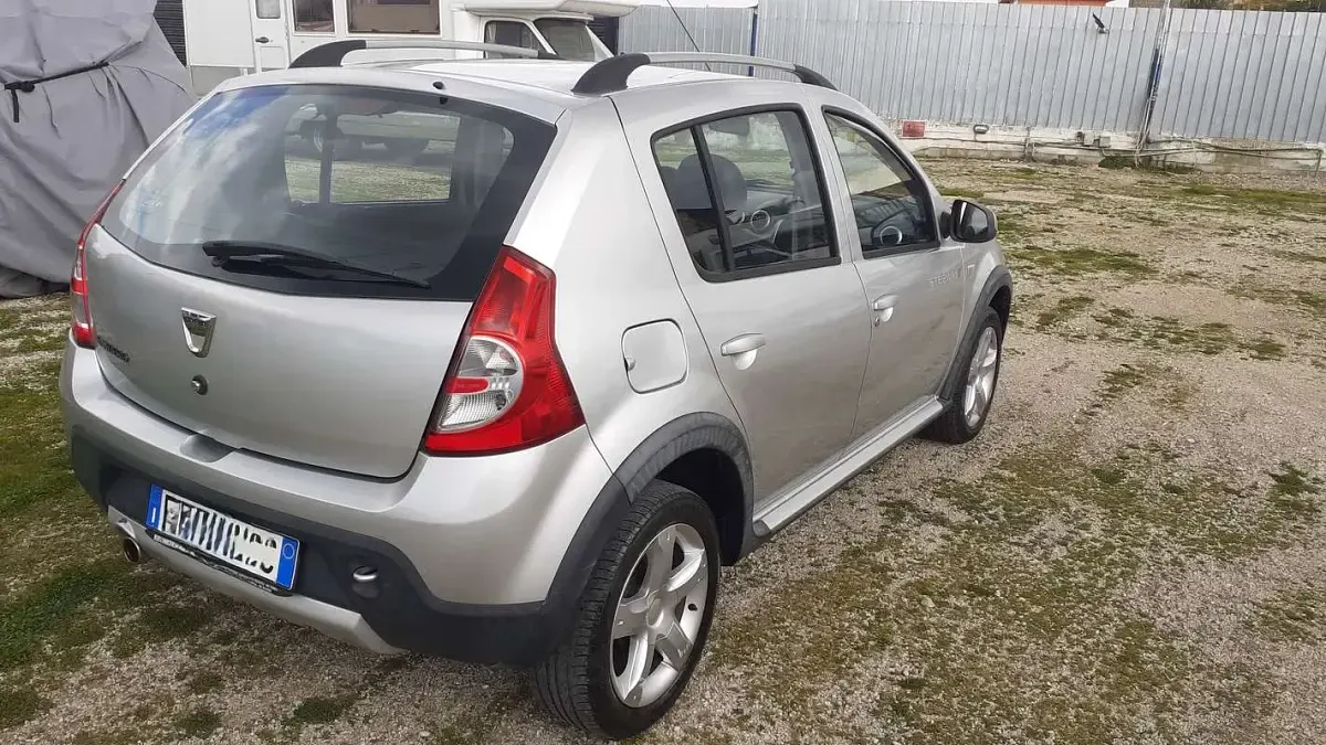 Usata Dacia Sandero Stepway 84 CV (61 kW) 2012 Berlina