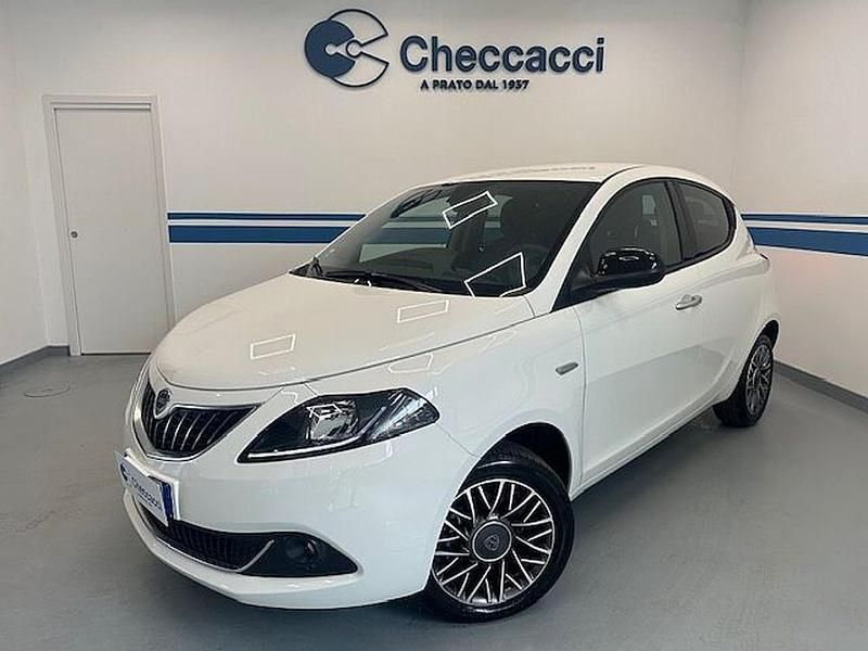 Usata Lancia Ypsilon Gold 69 CV (50 kW) 2024 Bianco Utilitaria