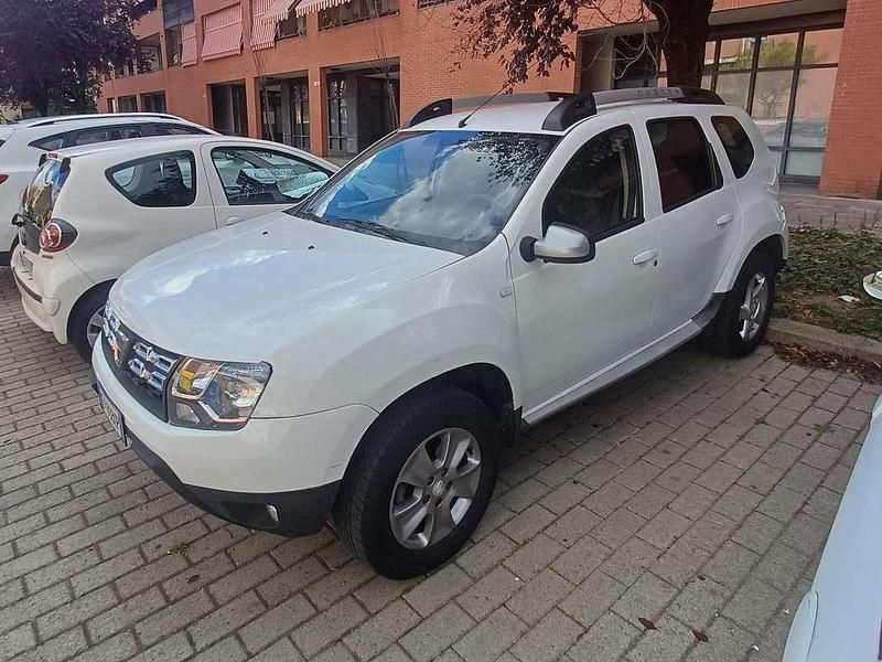 Bianco Usata 2014 Dacia Duster Lauréate SUV | 5800 € (Super prezzo) - Immagine 1/4