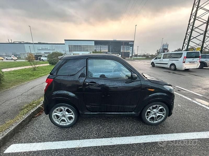 Nero Usata 2023 Ligier JS50 Due volumi | 10.500 € (Buon prezzo) - Immagine 1/4