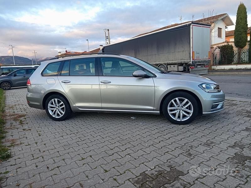 Usata VW Golf VII Executive 115 CV (84 kW) 2018 Grigio Station wagon