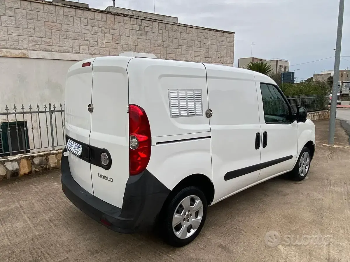 Usata Fiat Doblò S 90 CV (66 kW) 2011 Bianco Monovolume