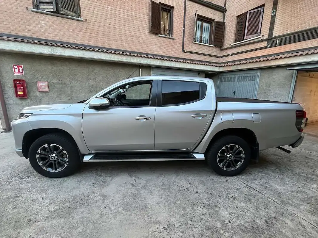 Usata Mitsubishi L200 Intense 150 CV (110 kW) 2021 Argento Pick-up