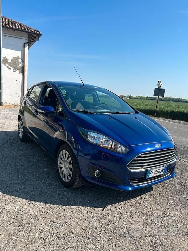 Usata Ford Fiesta 75 CV (55 kW) 2016 Blu Utilitaria