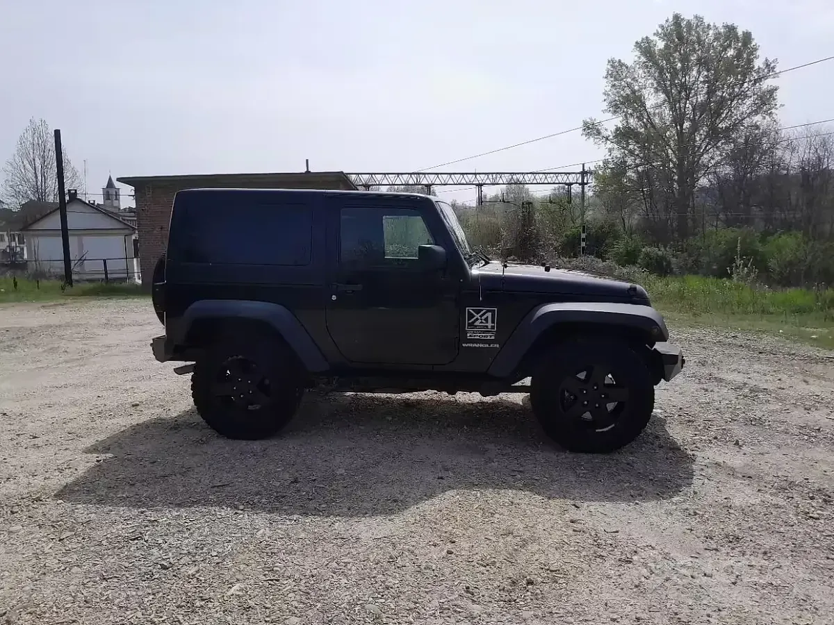 Usata Jeep Wrangler 200 CV (147 kW) 2011 Nero SUV