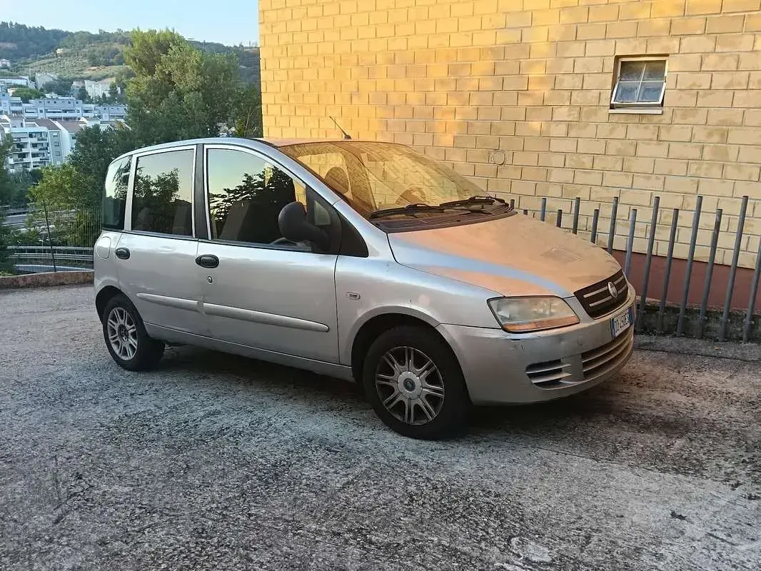 Usata Fiat Multipla Dynamic 116 CV (85 kW) 2007 Grigio Monovolume