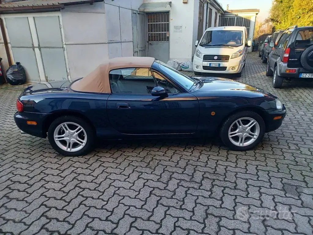 Usata Mazda MX5 110 CV (80 kW) 2000 Blu Cabrio