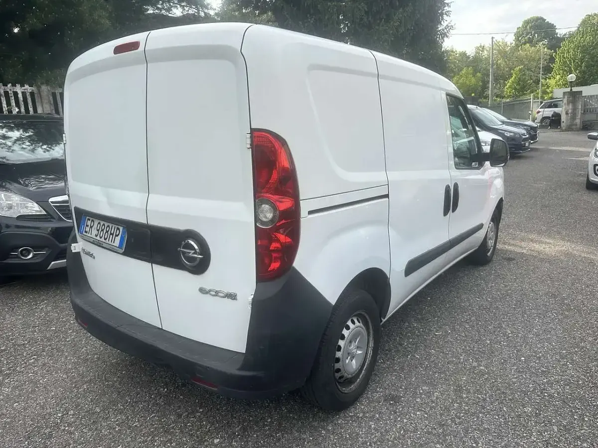 Begagnad Opel Combo 90 HK (66 kW) 2013 Vit Minibuss