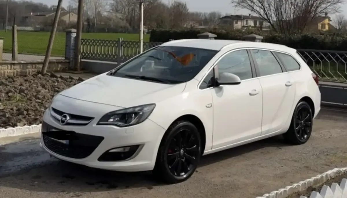 Usata Opel Astra Style 136 CV (100 kW) 2014 Station wagon