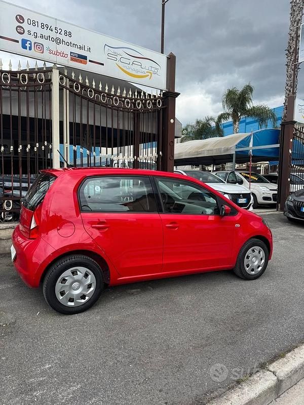 Usata Seat Mii Reference 68 CV (50 kW) 2014 Rosso Utilitaria