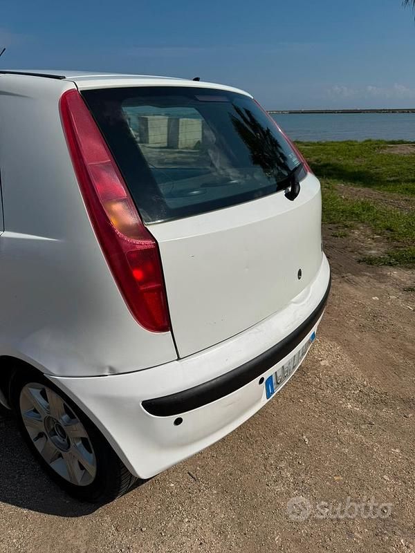 Usata Fiat Punto 60 CV (44 kW) 2003 Bianco Utilitaria