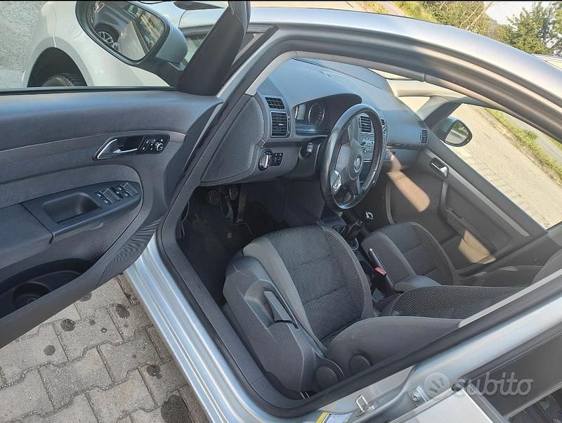 Usata VW Touran 150 CV (110 kW) 2011 Grigio Monovolume