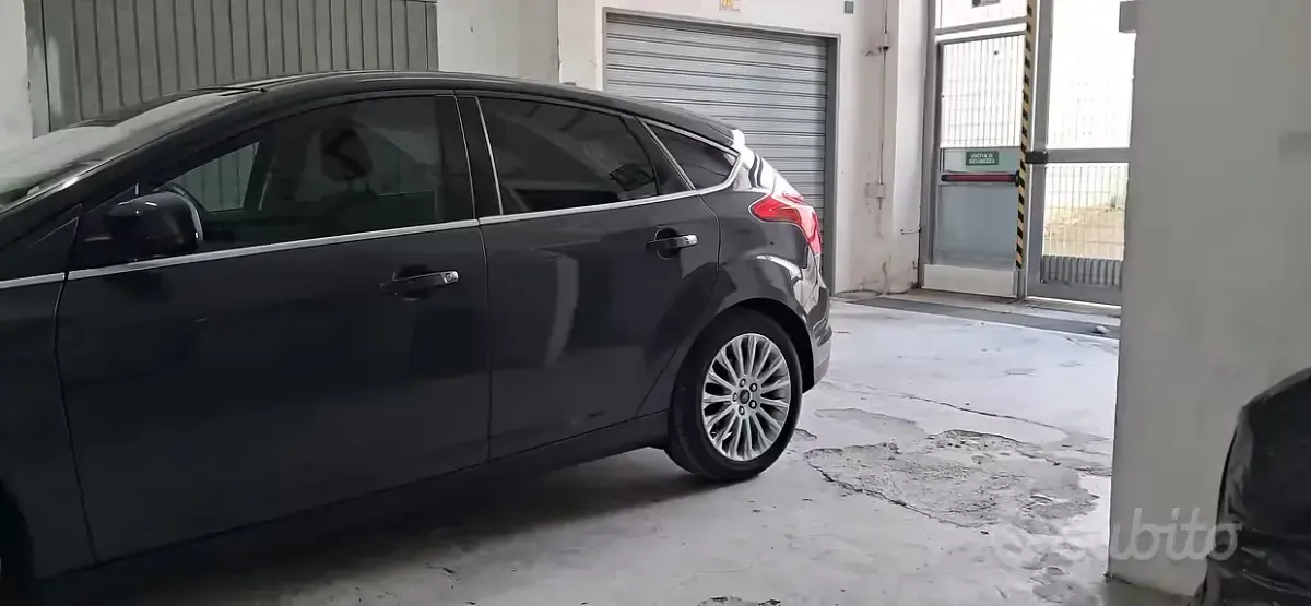Usata Ford Focus 115 CV (84 kW) 2011 Grigio Berlina