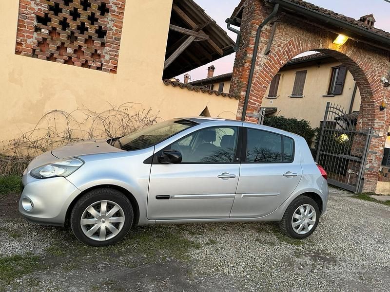 Usata Renault Clio II 75 CV (55 kW) 2011 Grigio Berlina