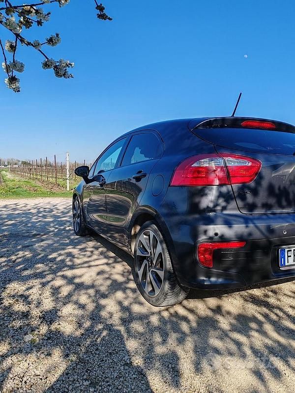 Usata Kia Rio 90 CV (66 kW) 2016 Grigio Utilitaria