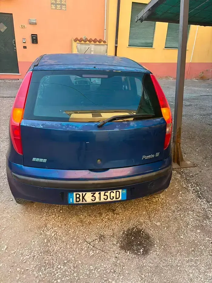 Usata Fiat Punto 60 CV (44 kW) 2000 Bluazzurro Utilitaria