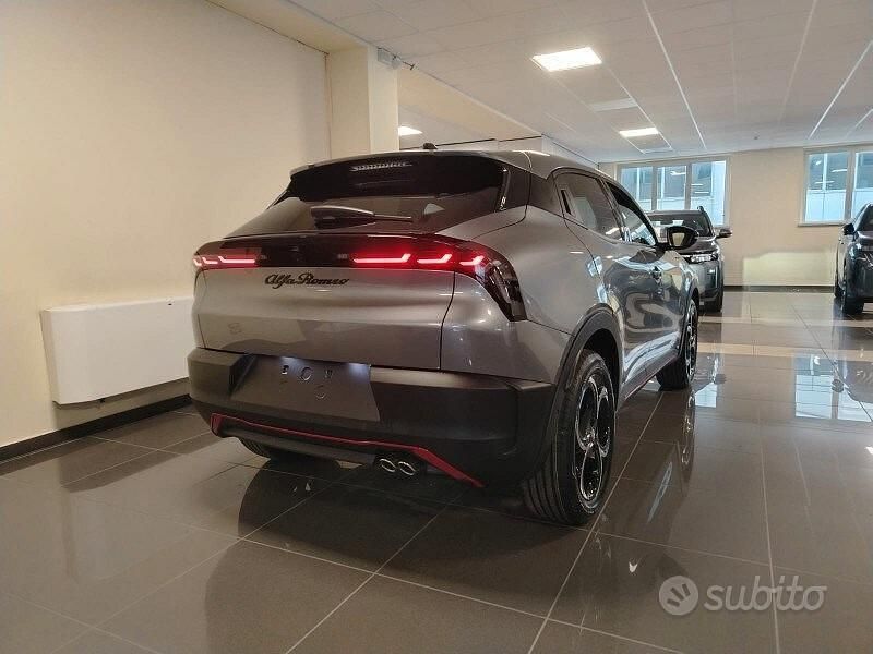 Nuova Alfa Romeo Junior Edizione Speciale 145 CV (106 kW) 2025 SUV