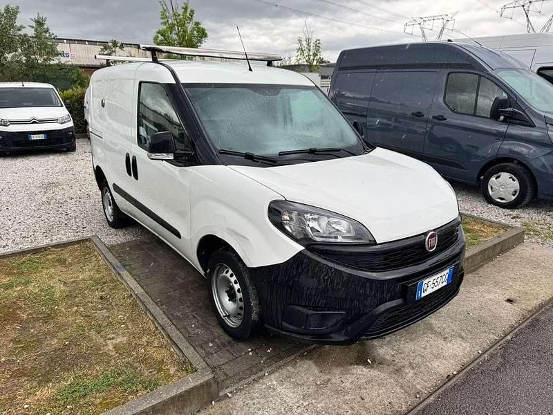 Usata Fiat Doblò 95 CV (69 kW) 2021 Bianco Monovolume