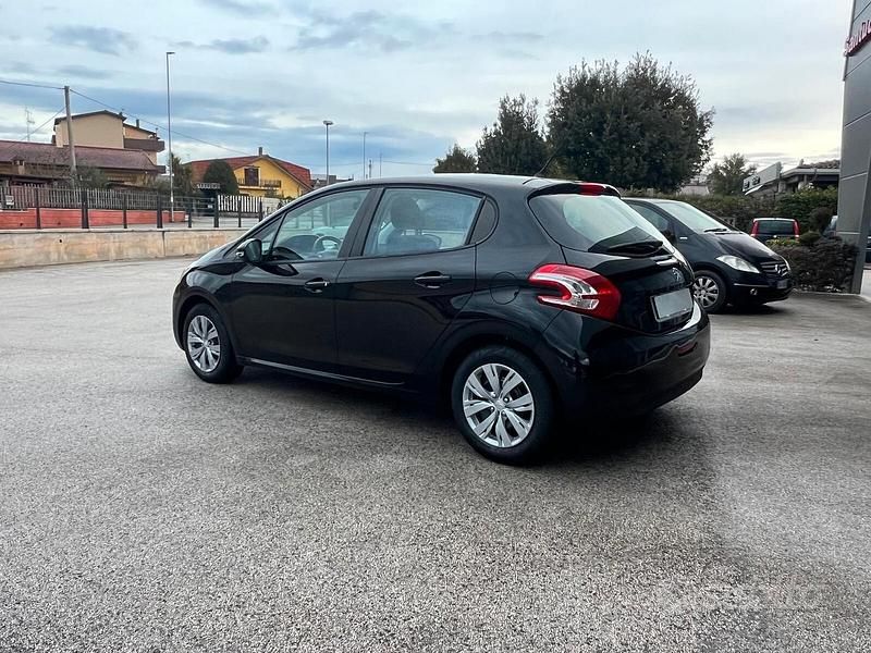 Usata Peugeot 208 Access 68 CV (50 kW) 2012 Nero Utilitaria