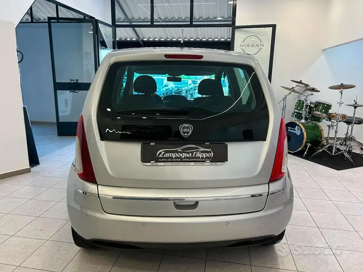 Usata Lancia Musa Gold 95 CV (69 kW) 2012 Grigio Monovolume