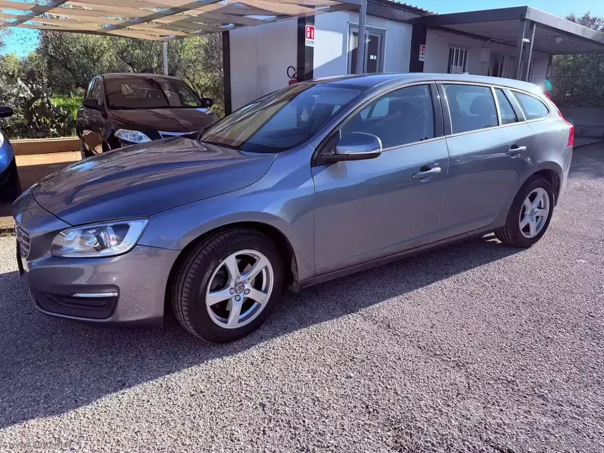 Usata Volvo V60 Business Edition 120 CV (88 kW) 2017 Station wagon