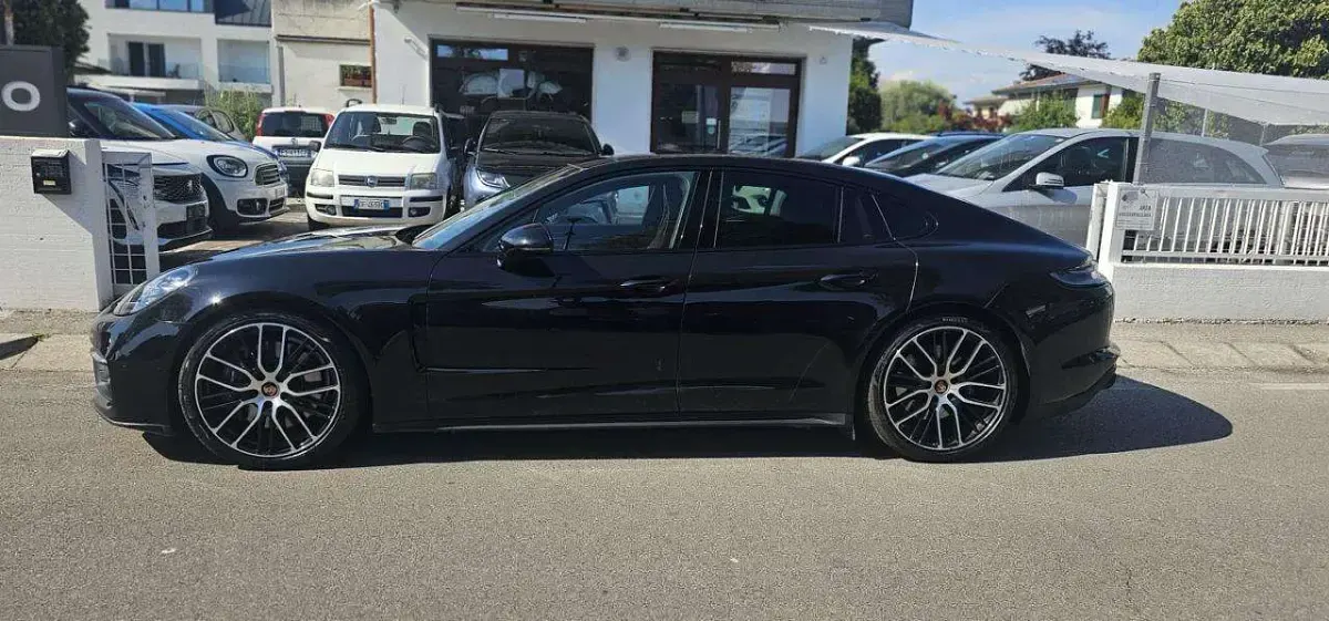 Usata Porsche Panamera 330 CV (242 kW) 2021 Nero Berlina